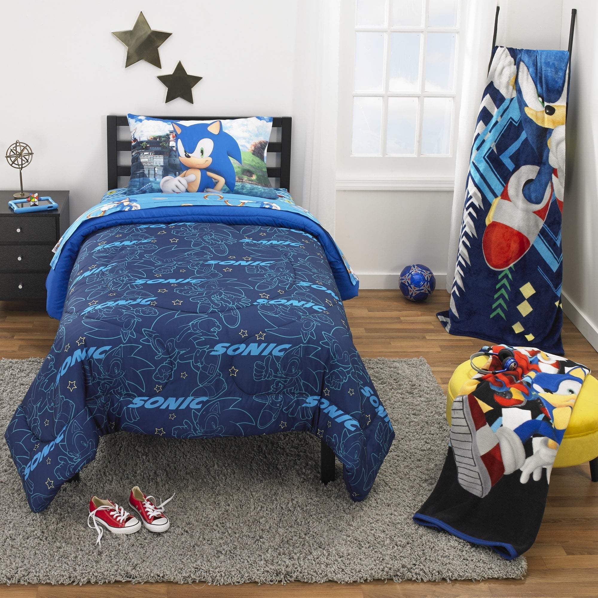 All-Season Sonic the Hedgehog Kids 2 Piece Blue Green Reversible Comforter and Pillowcase set, Twin/full - All-Season Down Alternative Comforter Insert Detail