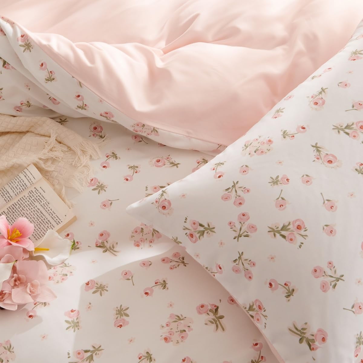 Fluffy Down Alternative Pink loyalty Floral Comforter Queen Sets, 3 Pieces Chic Botanical Pink White Floral Reversible Comforter for All Season - Cloud-Like Soft Lightweight Bed Comforter Detail