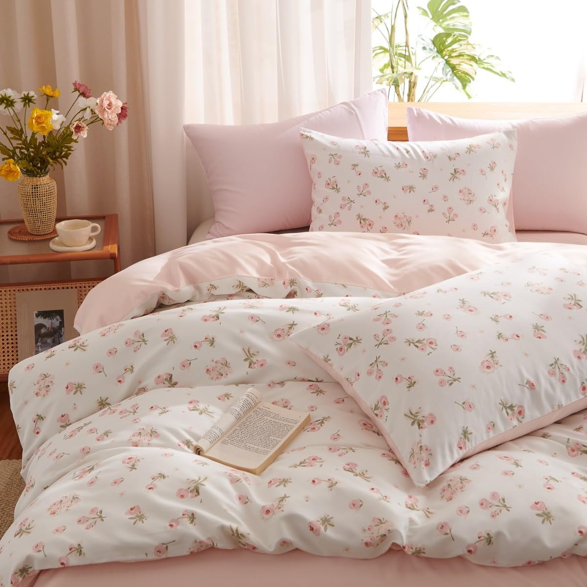 Fluffy Down Alternative Pink loyalty Floral Comforter Queen Sets, 3 Pieces Chic Botanical Pink White Floral Reversible Comforter for All Season - Cloud-Like Soft Lightweight Bed Comforter Detail