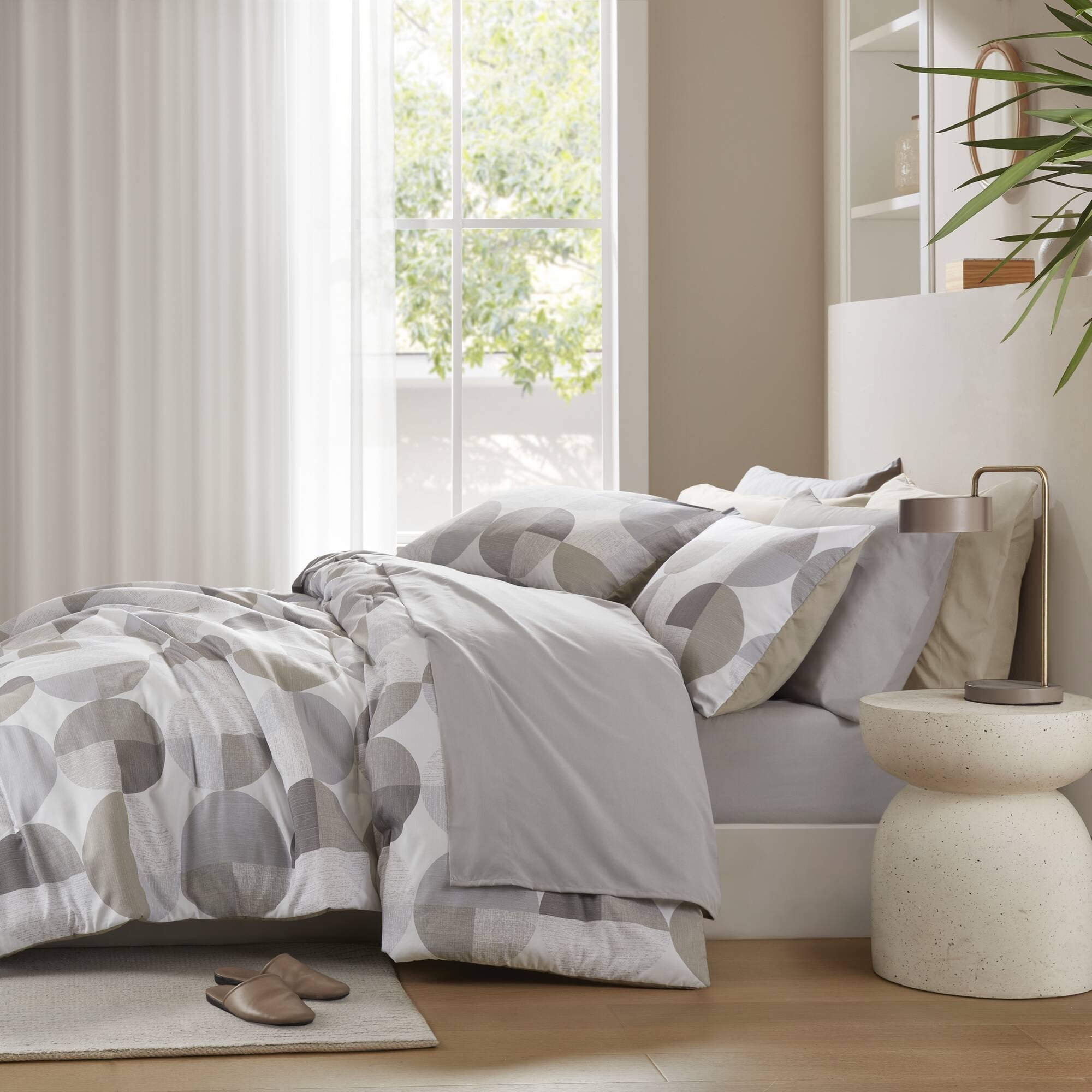 Fluffy Down Alternative Full/Queen Size Comforter Set, Tan/Gray Bedding Set for All Seasons, 3-Piece Round Geometric Print Bedding Comforter Set - Hypoallergenic Ultra-Fluffy Quilt for Winter Detail