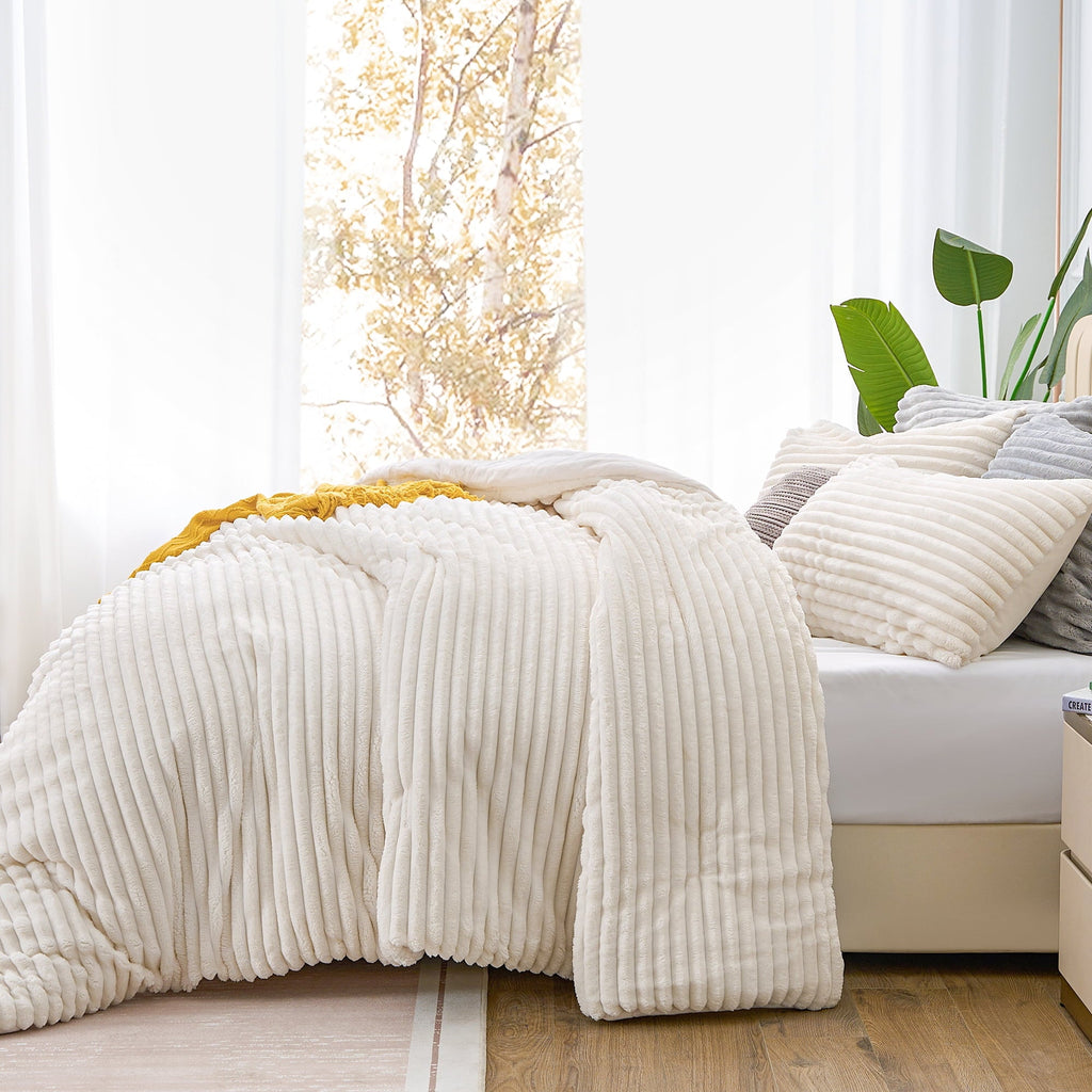 Fluffy Down Alternative Fleece Queen Comforter Set -Super Soft & Warm Fluffy White Bedding, Luxury Fuzzy Heavy Bed Set for Winter with 2 Pill... - Luxurious Quilted Duvet Cover Set Detail