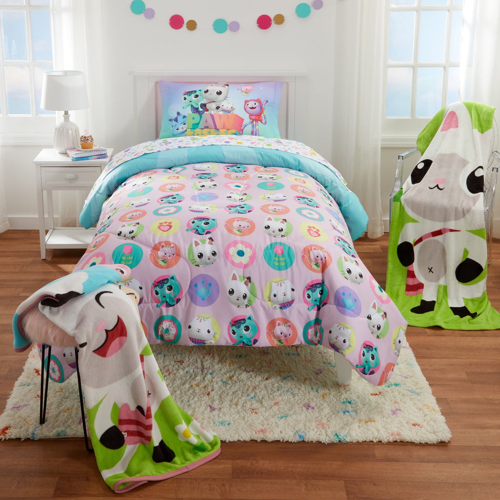 Hypoallergenic Cloud Gabby's Dollhouse Kids Comforter and Pillowcase, 2-Piece Set, Twin/Full, Reversible - Cloud-Like Soft Lightweight Bed Comforter Detail