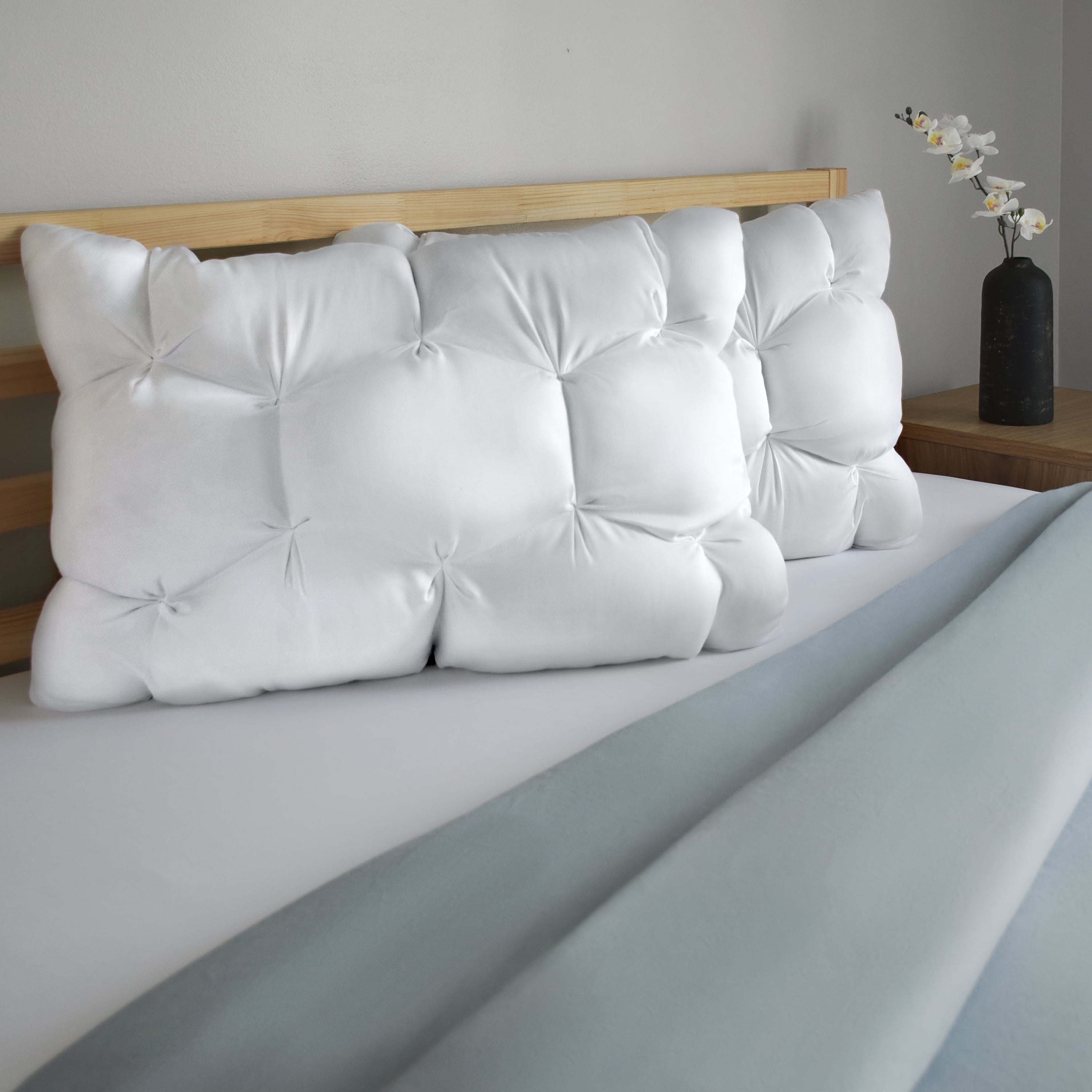 Fluffy Shredded Down Alternative Cloud Luxe Bed Pillows, Standard/Queen - Adaptive Huggable Core (2 Pack) - Decorative Throw Pillow Cushion for Sofa & Bed Detail