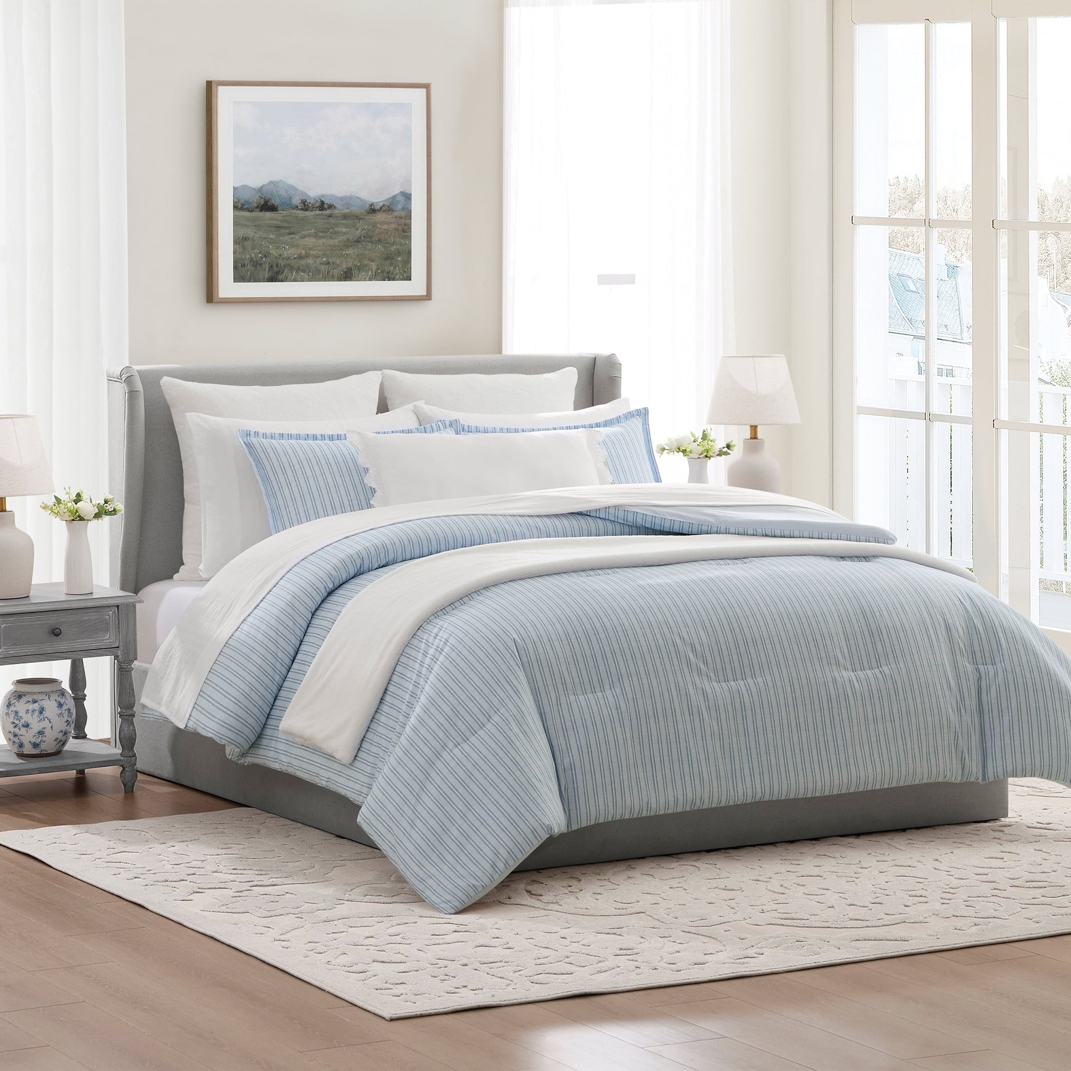 Fluffy Down Alternative Stripe 11-Piece Comforter Set with Sheets, Blue, Queen - Luxurious Quilted Duvet Cover Set Detail
