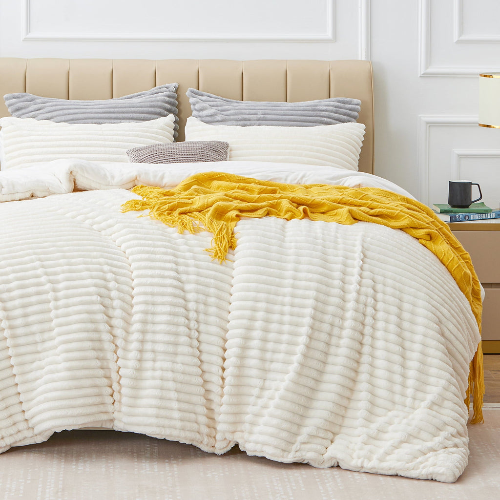 Fluffy Down Alternative Fleece Queen Comforter Set -Super Soft & Warm Fluffy White Bedding, Luxury Fuzzy Heavy Bed Set for Winter with 2 Pill... - Luxurious Quilted Duvet Cover Set Detail