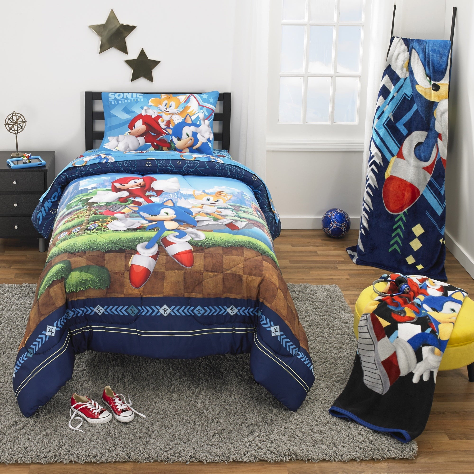 All-Season Sonic the Hedgehog Kids 2 Piece Blue Green Reversible Comforter and Pillowcase set, Twin/full - All-Season Down Alternative Comforter Insert Detail