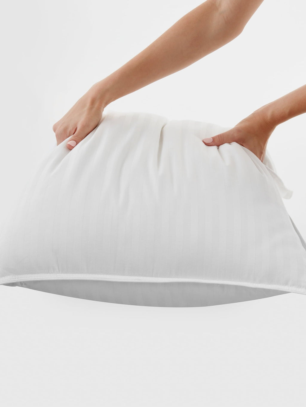 Ergonomic Memory Foam Bed Pillow 2-Pack Standard/Queen Size For All Sleep Styles - Back, Side and Stomach Sleepers - Orthopedic Shredded Foam Bed Pillow Set Detail