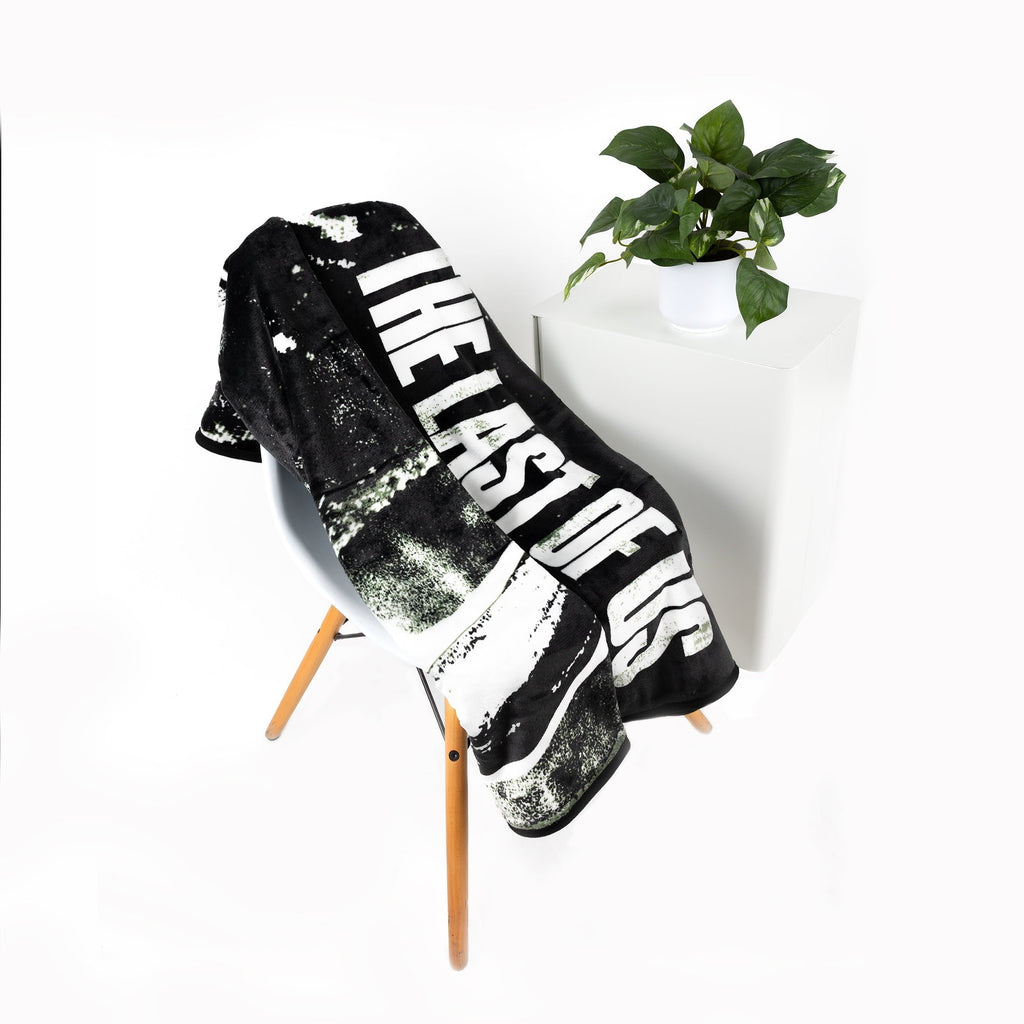 Decorative Knitted Black and White Polyester Throw Blanket, 50" X 60" - Lightweight Plush Warm Blanket for All Seasons Detail